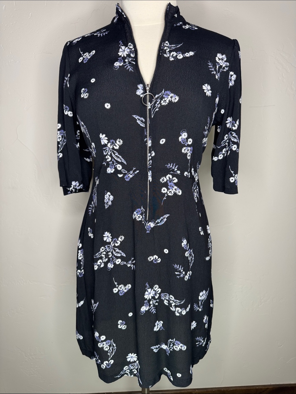 Who What Wear Black With Purple & White Floral Print Zip-Front Dress